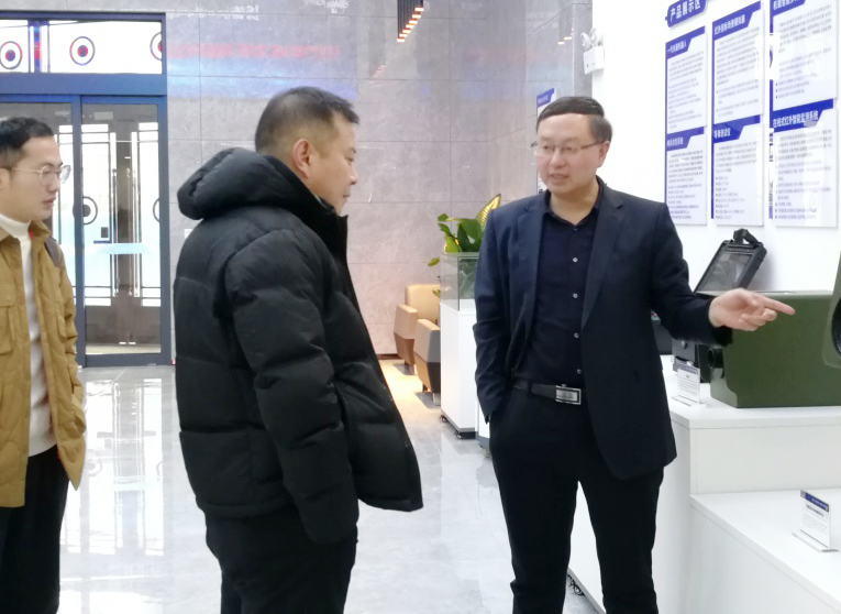 沈陽沈北高新區招商局局長侯東一行人蒞臨長春精儀光電技術有限公司參觀考察